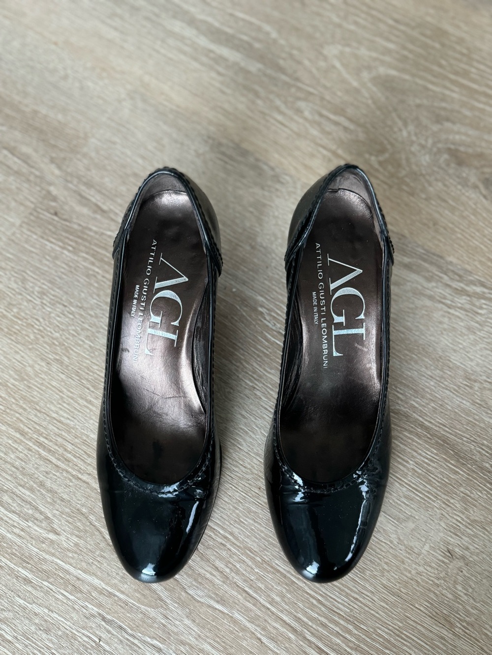 AGL Attilio Giusti Leombruni black patent leather pumps size 37.5